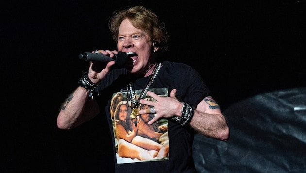 Axl Rose verlor bei einem Konzert in Argentinien die Nerven und pfefferte sein Mikrofon auf die ...