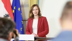 Ministerin Plakolm will einen gestaffelten Mutterschutz für Frauen, die eine Fehlgeburt erlitten ...