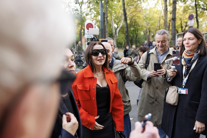Fans bestürmen Binoche vorm Gartenbaukino.