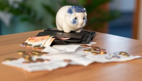 Für viele Menschen ist es schwierig regelmäßig Geld zu sparen.