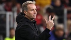 Drei Gegentore mehr und es wird zweistellig – ob Leverkusen-Coach Kasper Hjulmand gerade davor ...