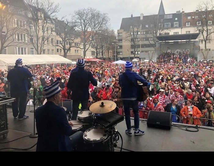 Die Cöllner auf der Bühne am Alter Markt in Köln