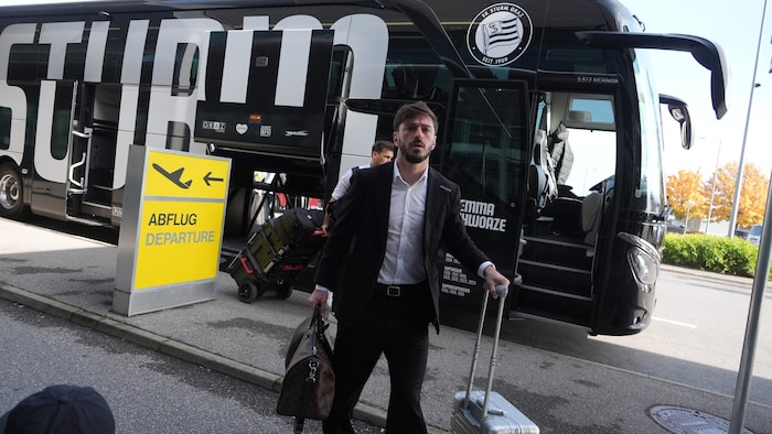 Otar Kiteishvili und Sturm hoben am Dienstag Nachmittag nach Schottland ab.