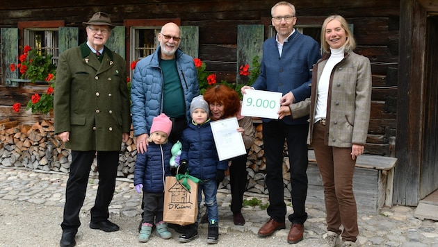 Familie Schubert macht die runde Summe komplett: Sie sind die 9000. Förderer.