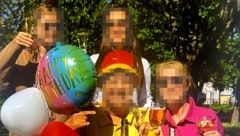 Die letzte Geburtstagsfeier von Frank H. (Mitte). Seine Töchter (links oben) gehen nun für das ...