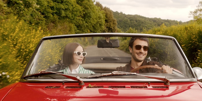 Lily Collins als Emily, Eugenio Franceschini als Marcello