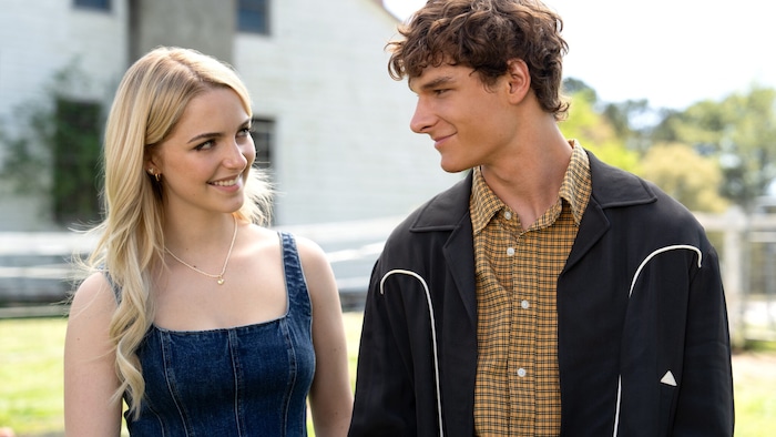 Mckenna Grace als Clara Grant und Mason Thames als Miller Adams.