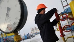 Wegen dem EU-Lieferkettengesetz drohen eine Verknappung von Gas in Europa und deutlich höhere ...