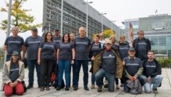 Vereinsmitglieder von LKGmündbleibt vor dem Landhaus in St. Pölten.