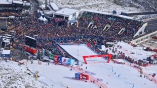 Gut gefüllte Tribünen, Neuschnee und spannende Rennen in Sölden – das ist nach dem Geschmack des ...