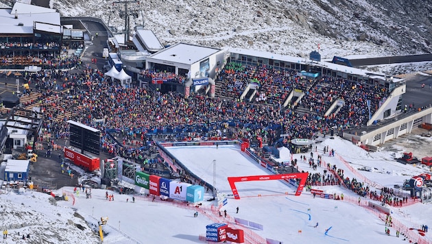 Gut gefüllte Tribünen, Neuschnee und spannende Rennen in Sölden – das ist nach dem Geschmack des ...