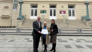 Unterschriften übergeben: Kainz, Irene Geiger, Jeitler-Cincelli