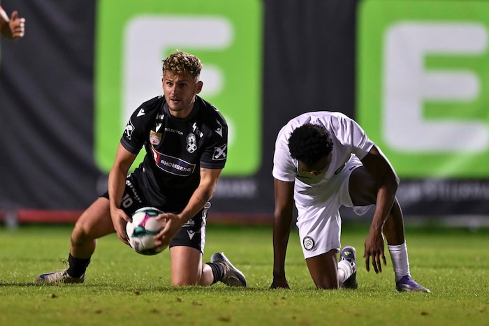 Johannes Tartarotti (l.) saß zuletzt eine Sperre ab, ist nun wieder einsatzbereit.
