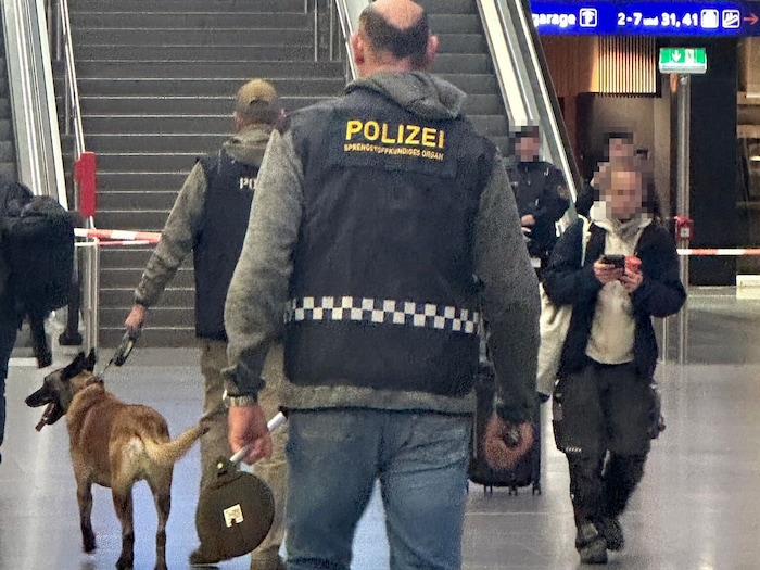 Der Bahnhof wurde von Spezialbeamten und Spürhunden abgesucht.