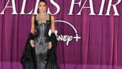 Kim Kardashian schlüpfte in einen Runway-Look von Naomi Campbell. Aber welcher Beauty steht es ...