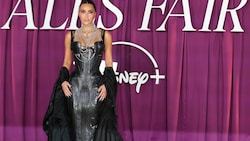 Kim Kardashian schlüpfte in einen Runway-Look von Naomi Campbell. Aber welcher Beauty steht es ...