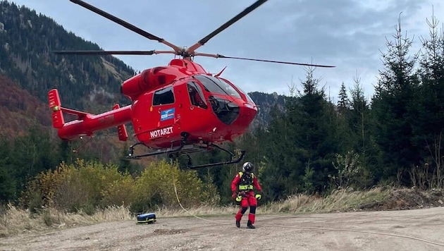 Mit dem Notarzthubschrauber wurde die Bewusstlose nach Wels geflogen