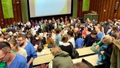 Voller Hörsaal im Landesklinikum