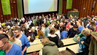 Voller Hörsaal im Landesklinikum