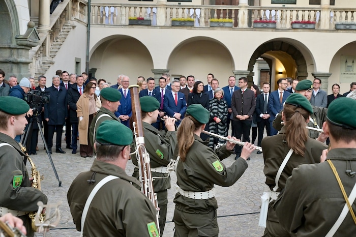 Die Militärmusik spielte für Rohr auf.
