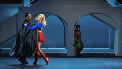 Superhelden in Venedig: Lucian Krasznec (Guido, Herzog von Urbino) mit Johanna Arrouas (Annina) ...