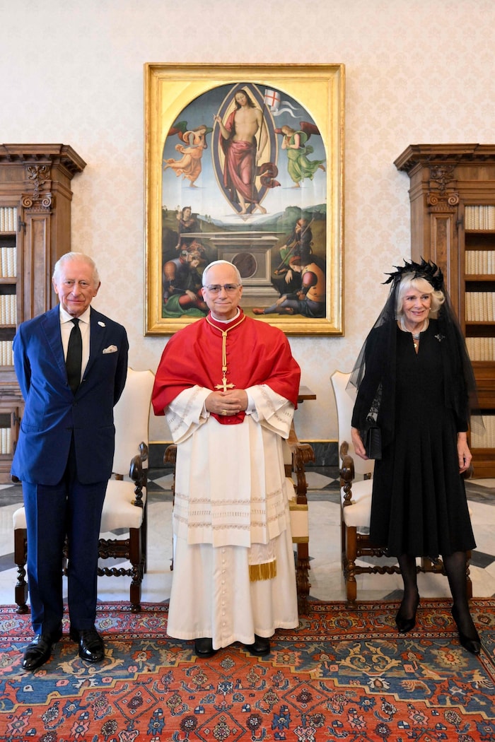 Papst Leo XIV. während des reffens mit dem britischen König Charles III. und der britischen ...