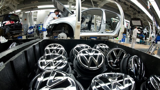 VW möchte drohende Produktionsstopps wegen der Chip-Krise mit einem neuen Zulieferer abwenden.
