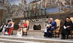 Das Königspaar beim gemeinsamen Gebet mit dem Papst.