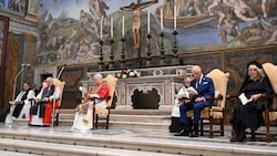 Das Königspaar beim gemeinsamen Gebet mit dem Papst.