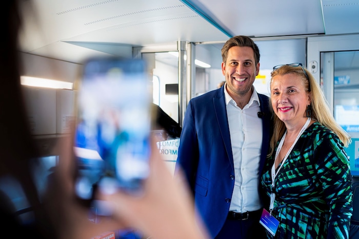 Staatssekretär Pröll tourt für „seine“ ID Austria durchs ganze Land. An jedem Stopp stehen ...