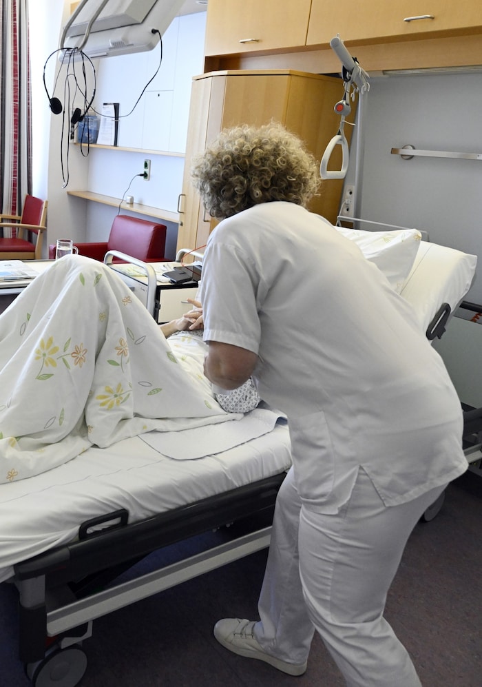 Die Regierung hat Pflege zumindest zu Schwerarbeit gemacht.