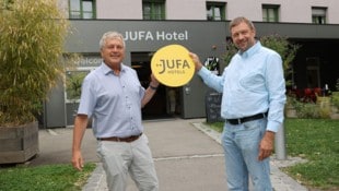 Jufa-Geschäftsführer Gerhard Wendl (links) mit EOSS-Gründer Michael Blaschitz