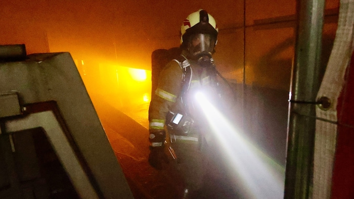 Im Straßentunnel kann mithilfe von Gasflammen der „heiße“ Einsatz geprobt werden.