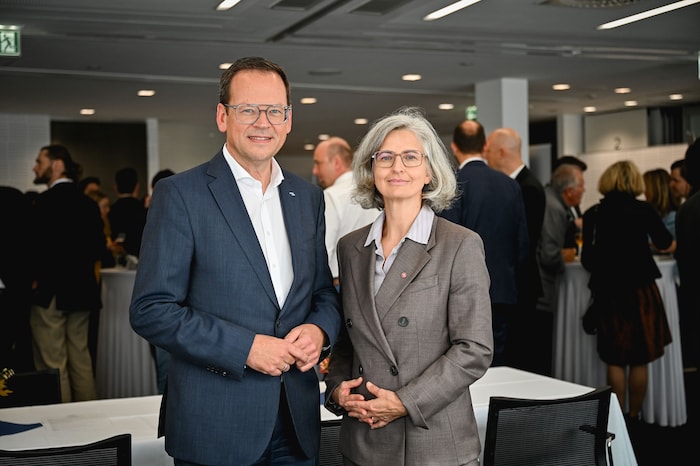 Klaus Kumpfmüller (CEO Hypo OÖ) mit Eva Schinkinger (design. CFO Energie AG).
