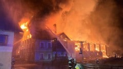 Der erste Stall- und Wohnhausbrand ereignete sich Ende Mai im kleinen Ort Oberdorf bei Rennweg. 