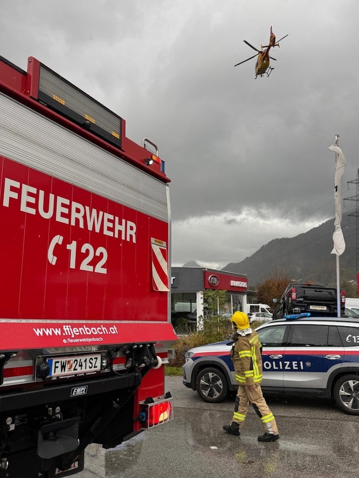 Der junge Mann musste in die Innsbrucker Klinik geflogen werden.
