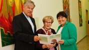 Jubilarin Waltraud Klasnic mit ÖVP-Chefin Manuela Khom (re.) und Autor Herwig Hösele