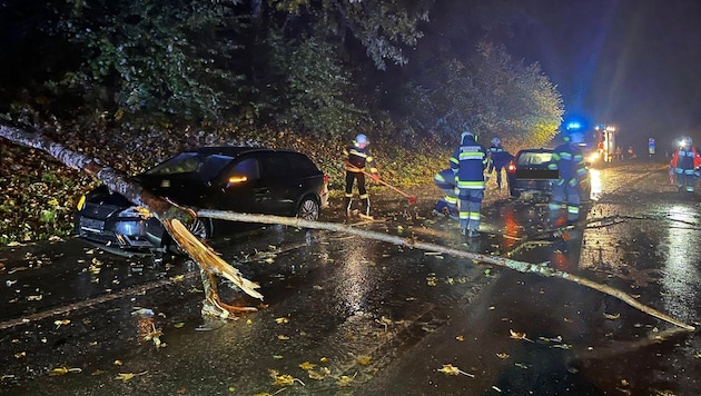 Kurz nach 20 Uhr schrillte am Donnerstag die Sirene für die FF Ossiach: Auf der Ossiacher ...