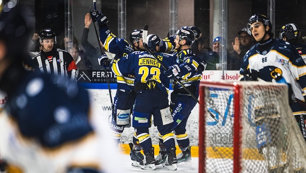 Die Zeller Eisbären freuten sich über den Derbysieg.