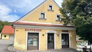 Der Verkauf des alten Gemeindehauses stockt, während der Umbau des neuen Amtssitzes in der ...