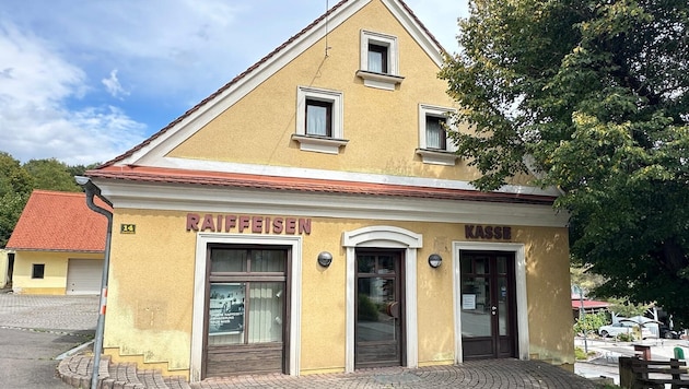 Der Verkauf des alten Gemeindehauses stockt, während der Umbau des neuen Amtssitzes in der ...