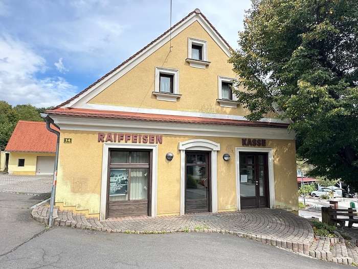 In dieses Gebäude soll das neue Gemeindeamt einziehen – die ehemalige Raiffeisenbank soll laut ...
