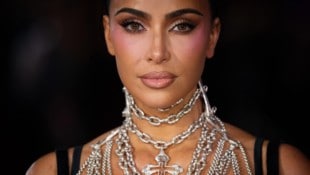 Kim Kardashian sorgt in der neuen Staffel von „The Kardashians“ für einen wahren Schock-Moment: ...