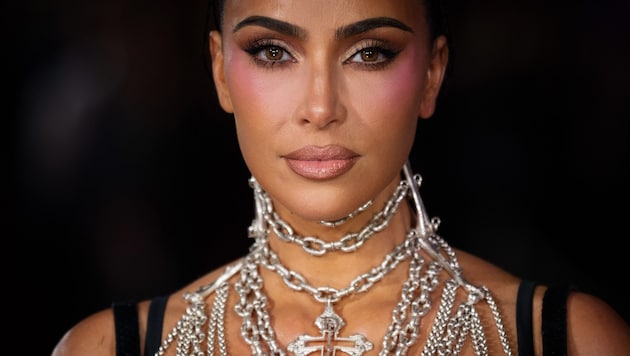 Kim Kardashian sorgt in der neuen Staffel von „The Kardashians“ für einen wahren Schock-Moment: ...