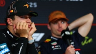Lando Norris (li.) macht sich über Max Verstappens Team lustig.