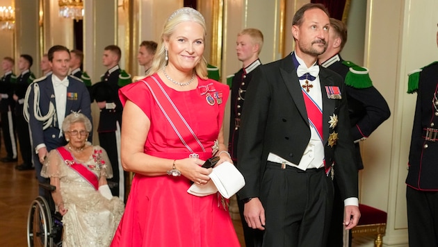 Mette-Marit, die seit Anfang des Monats in Lungen-Reha ist, strahlte beim Storing-Dinner an der ...