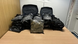 Der Schmuggelversuch schlug fehl, das Cannabis wurde beschlagnahmt.