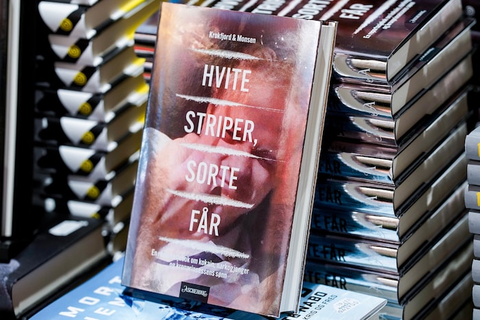 DAs Buch „Hvite striper, sorte får“ („Weiße Streifen, schwarze Schafe“) sorgt für neuen Ärger ...