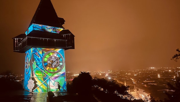 Ein Fixpunkt bei jedem Klanglicht: Auch der Uhrturm wird bespielt.