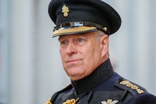 Skandal-Prinz Andrews Wappen wurde aus Windsor Castle entfernt – eine schwere Demütigung, heißt ...